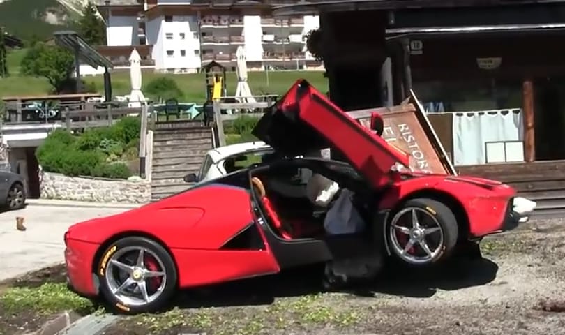 Megint sikerült jól összetörni egy LaFerrarit – videó