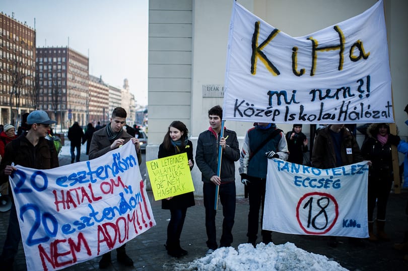 Már gyülekeznek a diákok a Deák téren