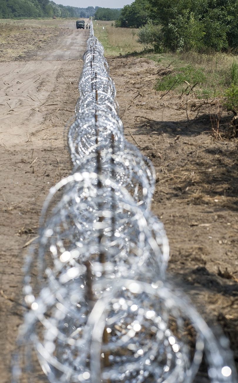 A szerb miniszterelnök 3000 fős tábort épít és beszól Orbánnak