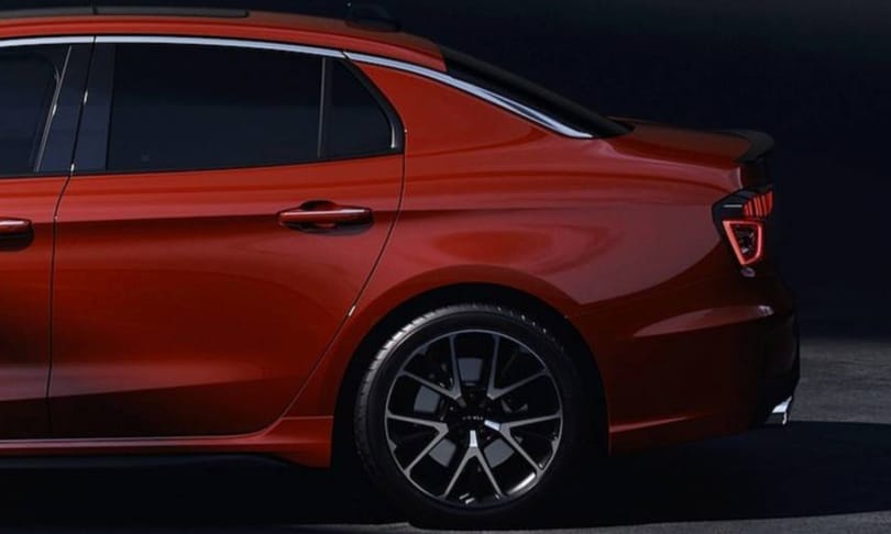 Támadásba lendül Kína: Volvo-génekkel és sportos külsővel itt egy új szedán