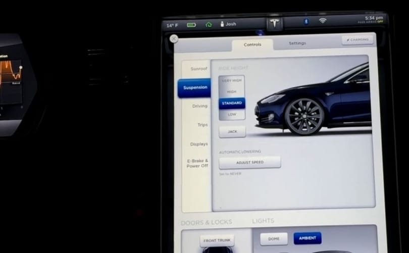 Kis titok a Tesláról: mi van, ha beírjuk a Model S menüjébe, hogy 007?