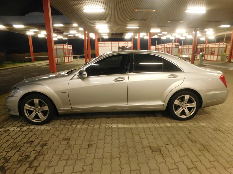14 milliós lopott Mercedest fogtak a rendőrök a magyar határon