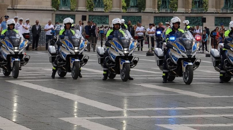 Ötven vadonatúj BMW motorral frissült a rendőrség flottája