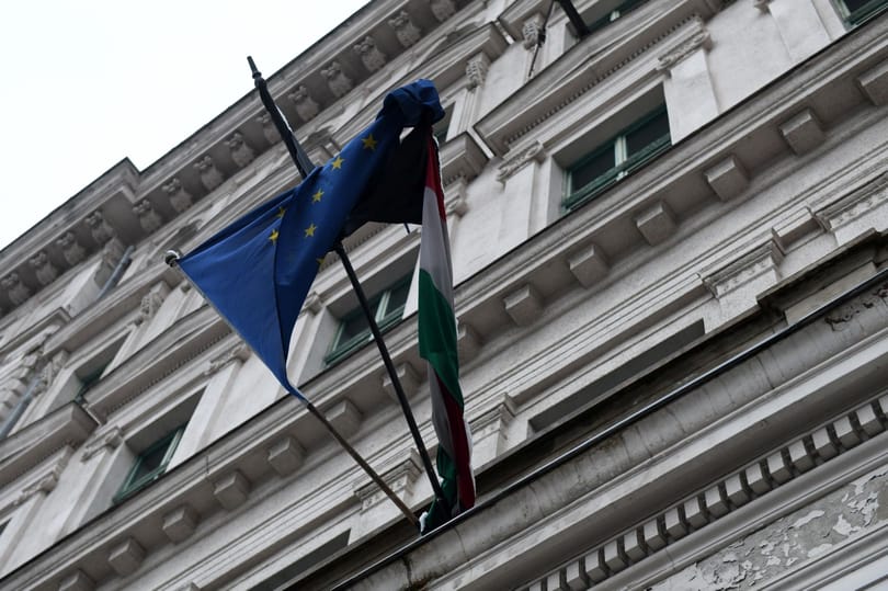 NAV-tisztviselőt ítéltek el korrupcióért