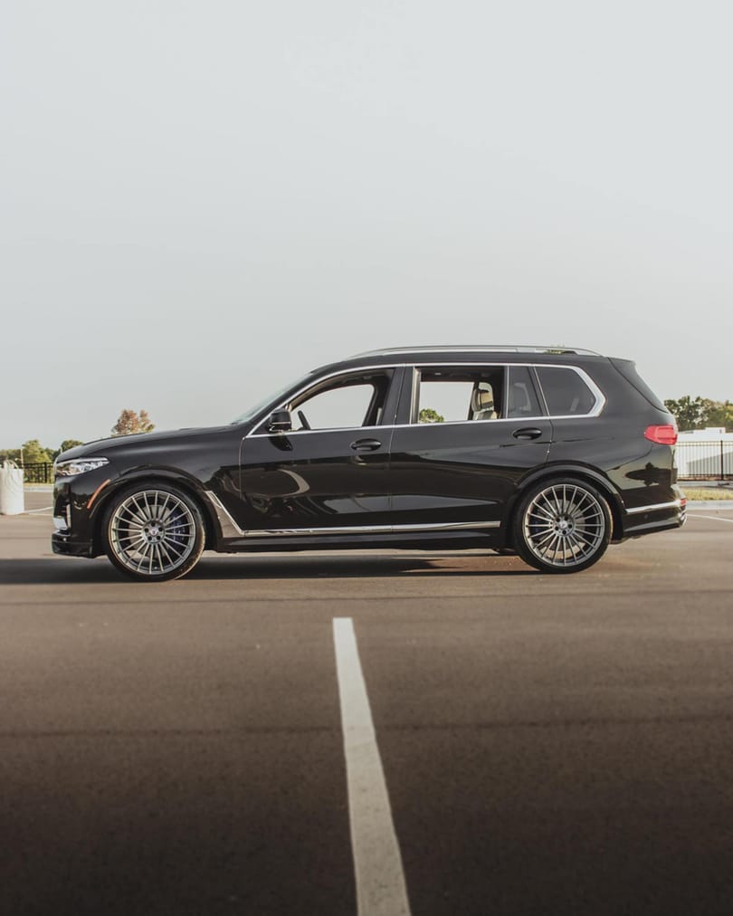 Az egyik leggyorsabb SUV az Alpina XB7 és 270-nel bizonyítja is