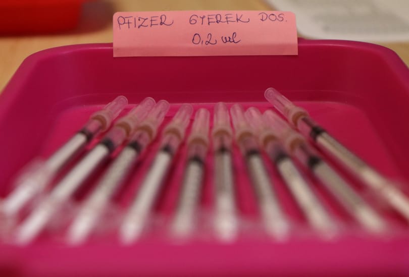 Pénzért állított ki oltási igazolásokat egy Bács-Kiskun megyei háziorvos