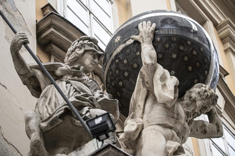 És akkor lehet választani, melyik „nemzeti nagytőkés” mentse meg Budapestet a csődtől