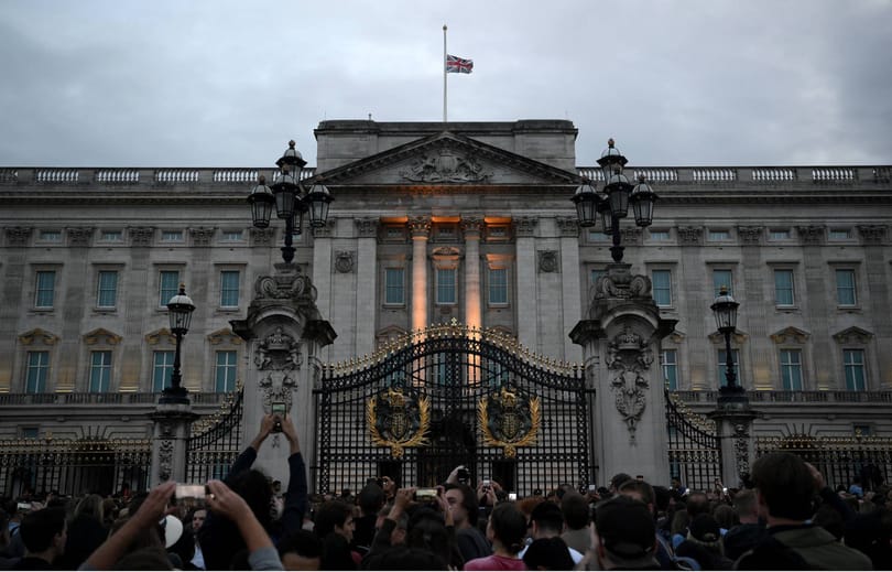 Lecsukták a Buckingham-palota egyik munkatársát, miután eldurvult a karácsonyi buli
