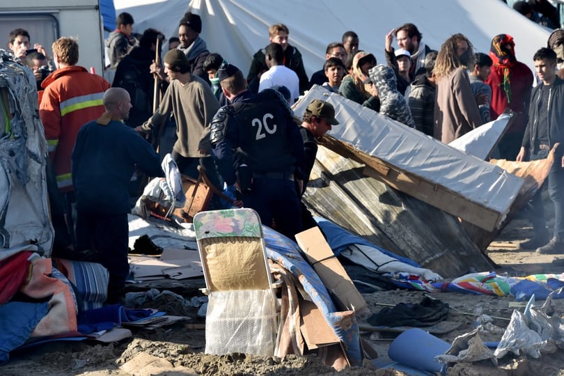 Egyre többet ígérnek a franciák az önként hazatérő migránsoknak