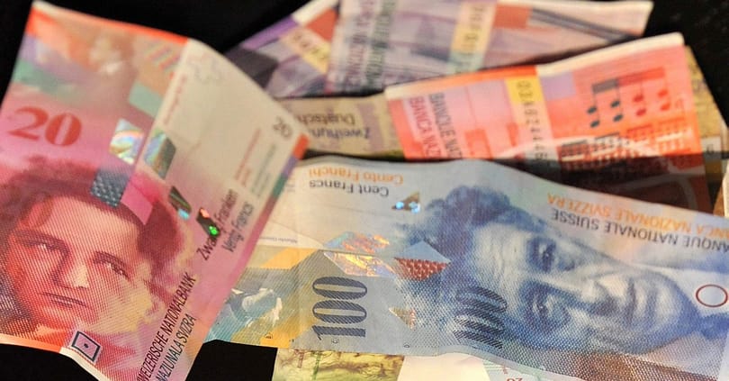 241 forinton kezdett a svájci frank 