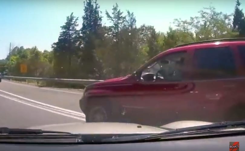 Ezért veszélyes, ha valaki figyelmetlenül vált sávot – videó