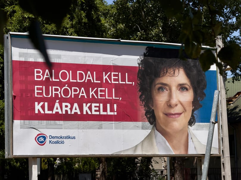 Óriásplakáton hirdeti a DK, hogy szükség van Klárára is