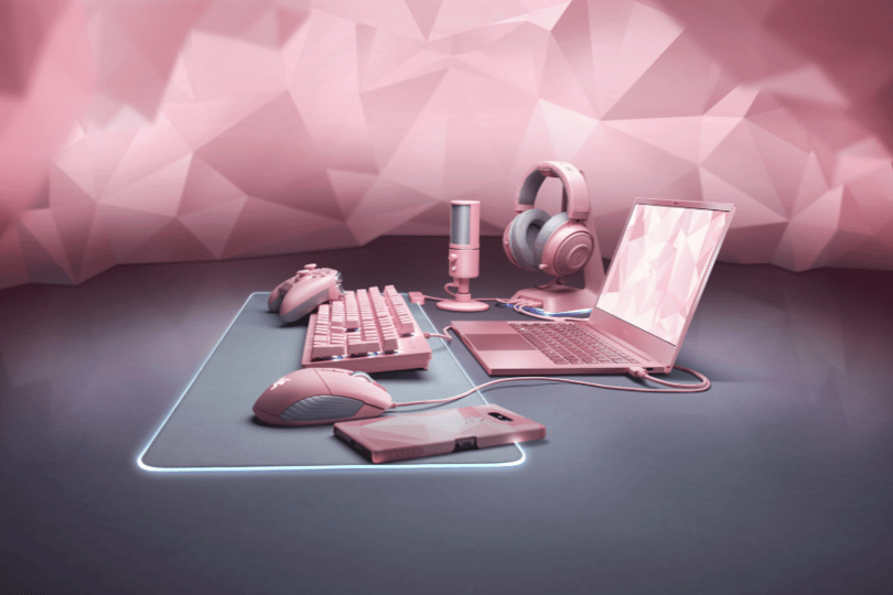 Valentin-napra laptopot, billentyűzetet, egeret is rózsaszínben adott ki a Razer