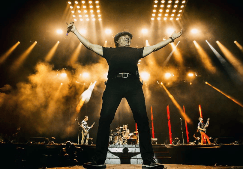 Hosszú kihagyás után, a Muse koncertjén tért vissza a színpadra Brian Johnson