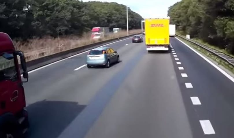 Ez az a borzalom, ami bármelyik rutinból rohanó autóssal megtörténhet - videó