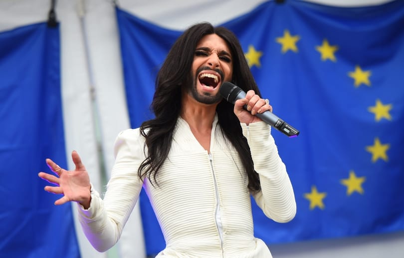 Bombariadó a Story-gálán, ahol Conchita Wurst is vendég