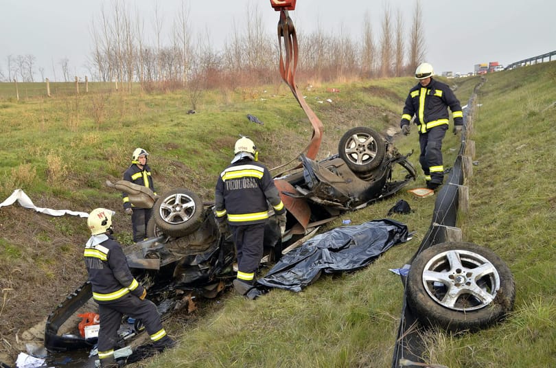 Meghalt a ripityára tört autó sofőrje - fotó