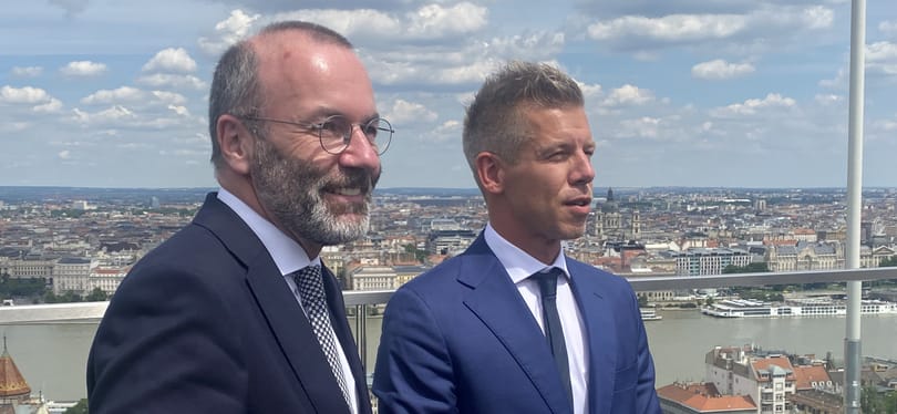 Magyar Péter közölte Weberrel, hogy a Tisza nem támogatja Ukrajna gyorsított EU-csatlakozását