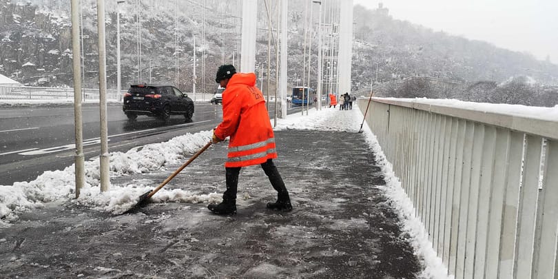 Kinek a feladata eltakarítani a havat?