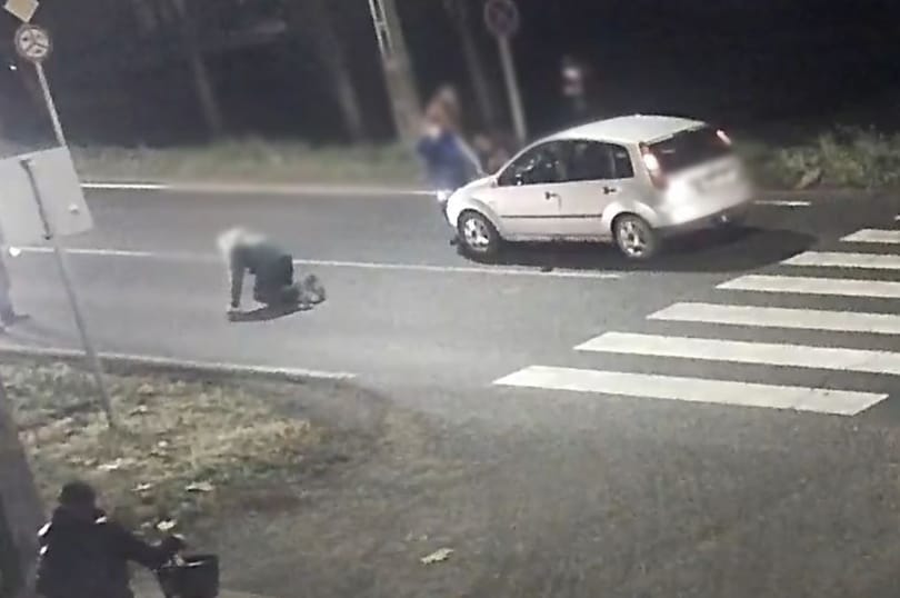 Fékezés nélkül ütött el két férfit egy autós a zebrán – videón a baleset
