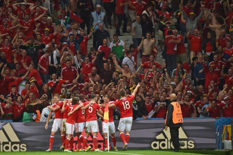 Sör, nutellás palacsinta, pingpong - ez áll a walesi csoda hátterében?