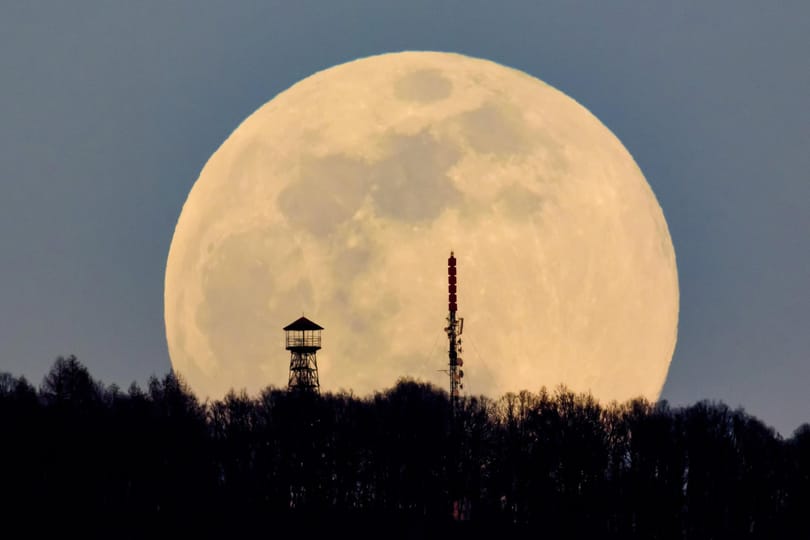 A Holdig vinné Puskást és az egész Aranycsapatot a magyar űrvállalat