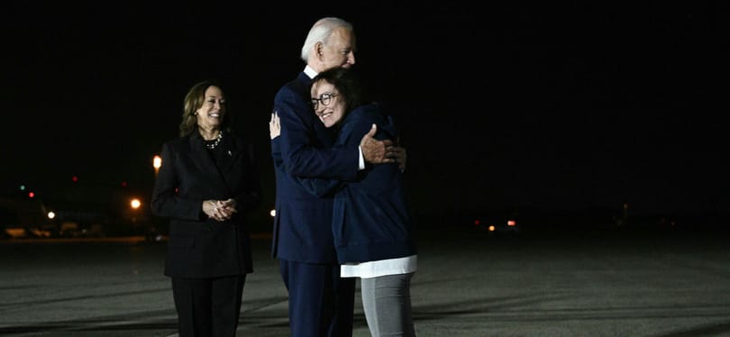 Bidennek és Putyinnak is jól jött a hidegháború utáni legnagyobb fogolycsere, ám Ukrajna aggódik