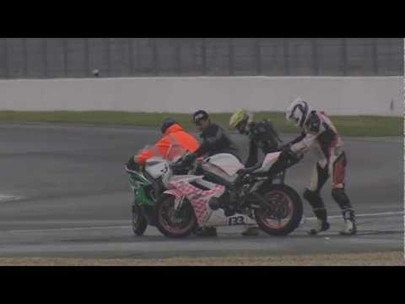 Videó: vicces és furcsa motorbaleset, táncoló motorok
