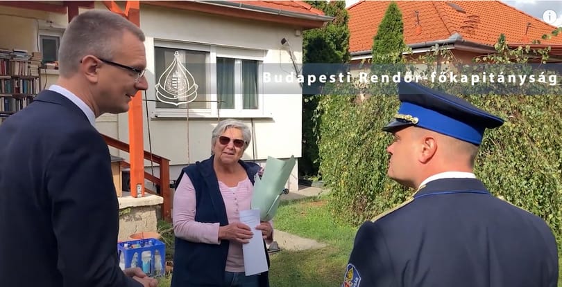 Mégsem bírságolják meg a nagymamát, aki fulladó unokája miatt parkolt le a leállósávban