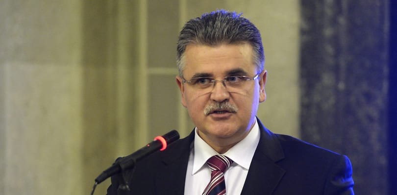 Simicskó leváltotta a kerítéses államtitkárt