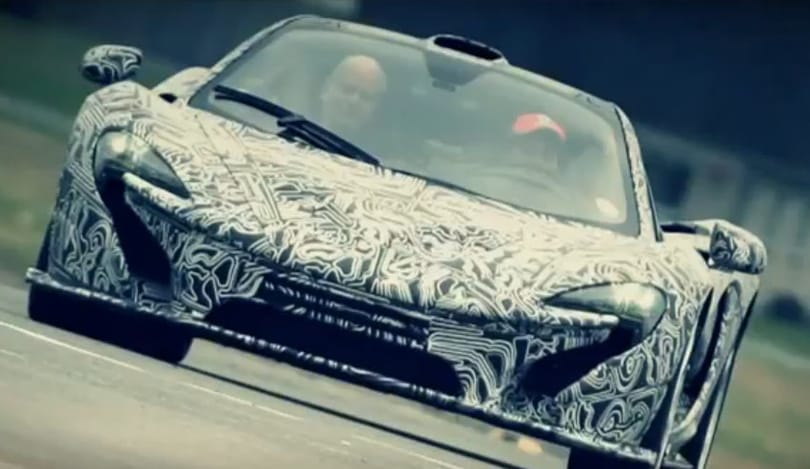 Vérbeli Forma-1-es gép az új utcai McLaren - videó