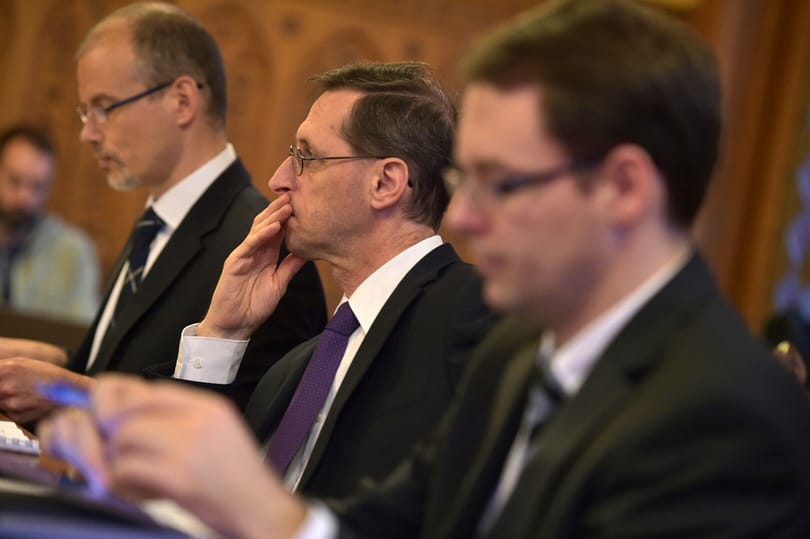 Kikerülte Varga Mihály a kényes kérdéseket