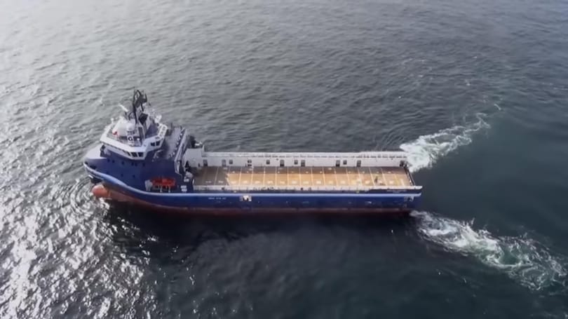A kapitány 8 ezer kilométerről vezette a teherhajót