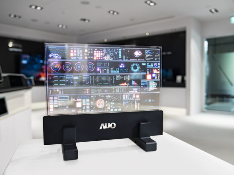 Itt az átlátszó képernyő, amelynek ráadásul mindkét oldala más-más dolgot mutat