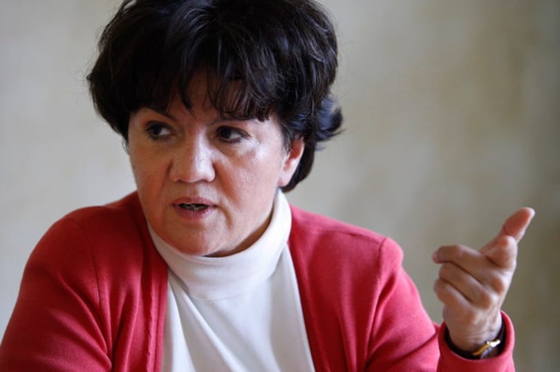 Sinkó a kórházak államosítását 