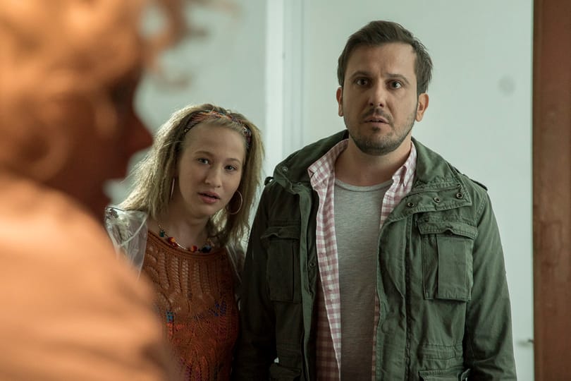 Ilyen az, ha a terhes sztriptíztáncos blöfföl a drága mama kedvéért