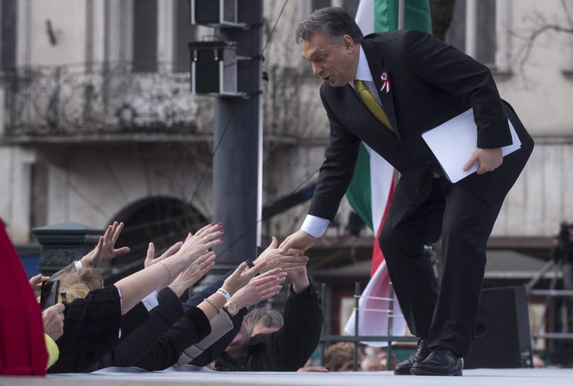 FAZ: Orbán nemrég duzzadt az erőtől, de most elfordulnak tőle