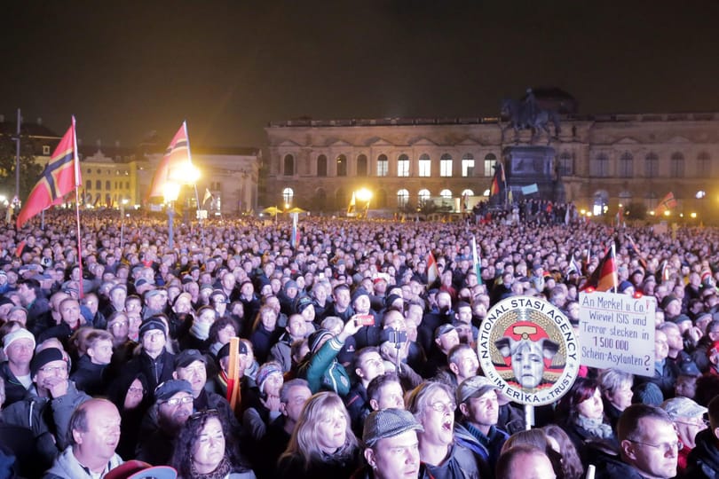 Hatalmas Pegida-tüntetést tartanak Drezdában, Orbánt is idézik - fotók