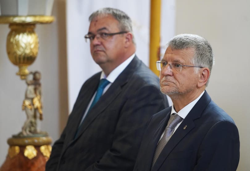 Volt, nincs: Kövér László bajusz nélkül tartott beszédet