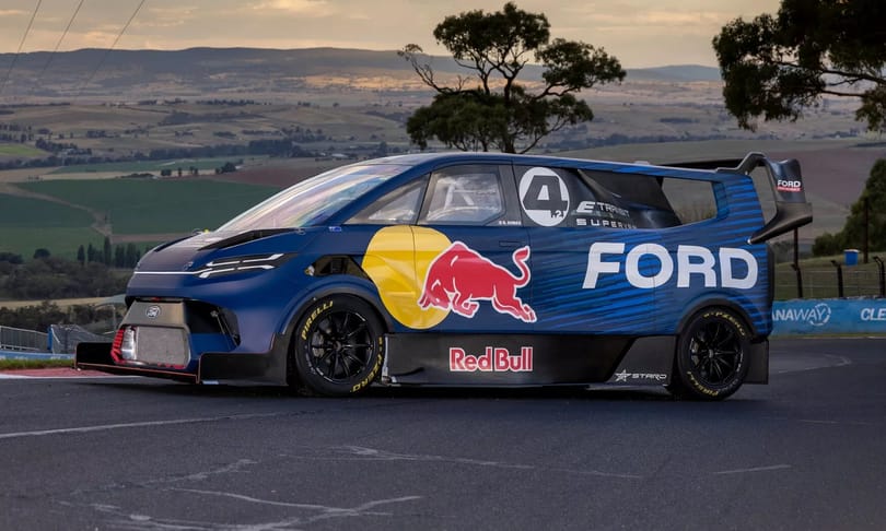 Kőkemény sportkocsikat alázott le a dobozos Ford a Nordschleifén – videó