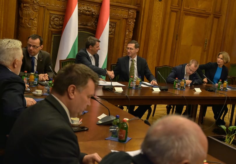 Ezt látja jövőre a bérpapíron a nagy béralku után, ha még lesz állása