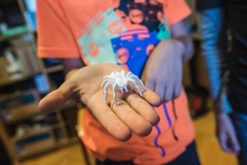 Nem az állam hozza a forradalmat az iskolákba