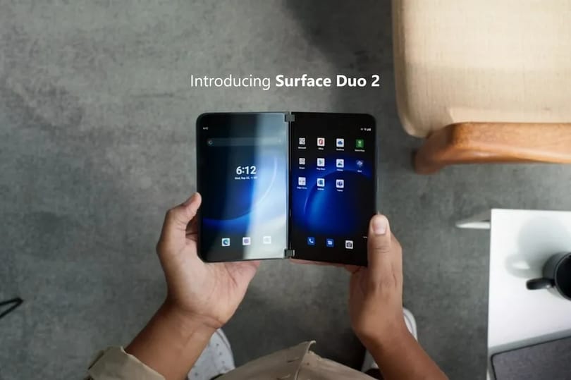 Itt a Microsoft új telefonja: az összecsukható, androidos Surface Duo 2
