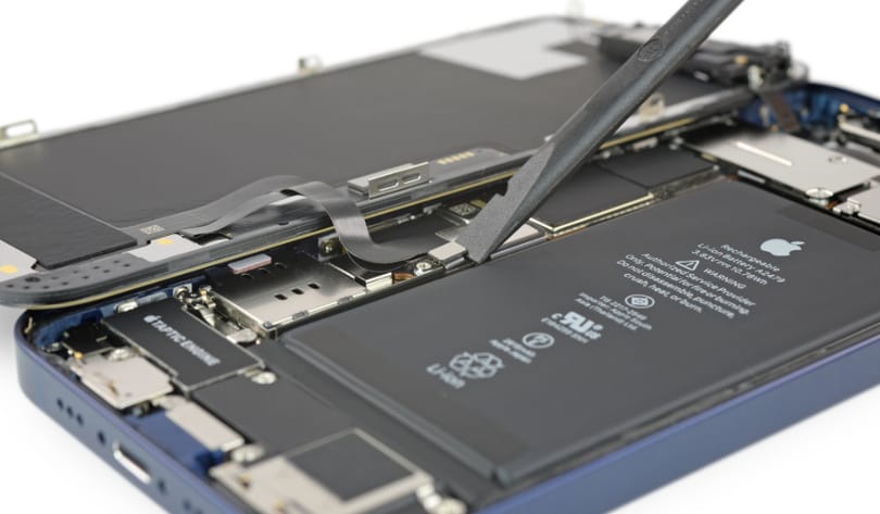 Már Magyarországon is elérhető az Apple otthoni javítóprogramja, magunk szervizelhetjük az iPhone-okat is