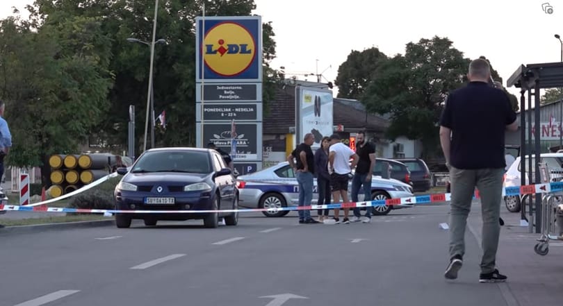 Bevándorlók között tört ki lövöldözés a szabadkai Lidl parkolójában