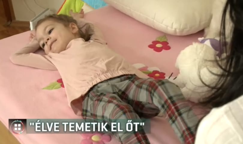 Ingyen megkaphatná a tízmilliós injekciót az izomsorvadásos kislány, de a NEAK visszadobta a kérelmet
