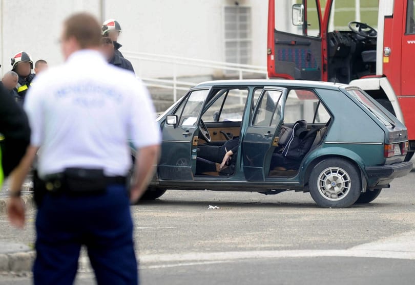 Kettős öngyilkosság az autóban: azt vizsgálják, segítettek-e a lányoknak