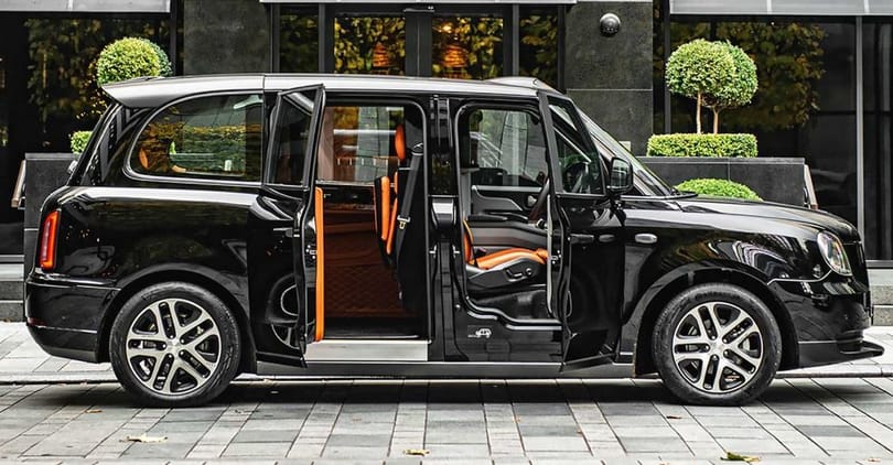 Luxusautót faragtak ebből a londoni fekete taxiból