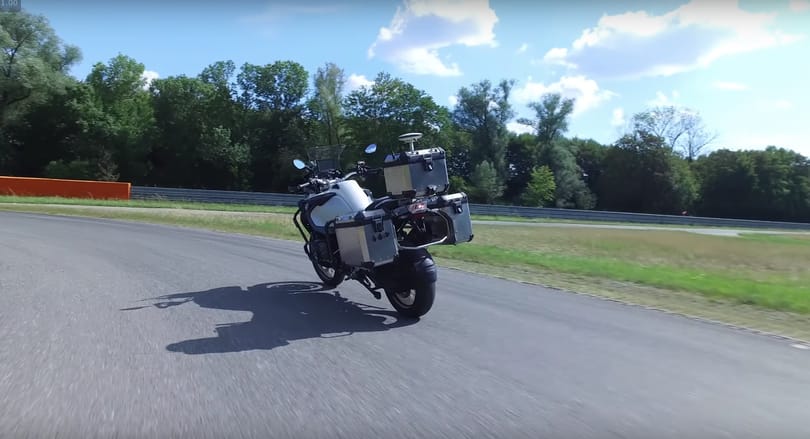 Önvezető motort fejlesztett a BMW – videó