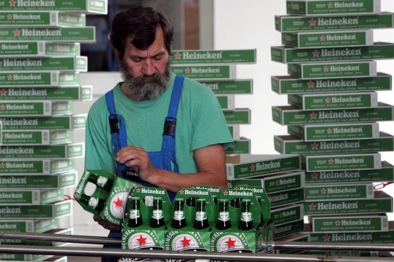 Már megint „magyarsághoz kapcsolódó személyiségi jogot sért” a Heineken vörös csillaga, perlik a céget